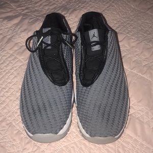 Jordan future lows size 8